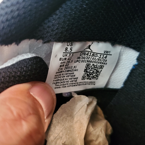 NIB Nike Air Jordan CMFT low men's sz 8.5. White university blue black - Picture 8 of 8